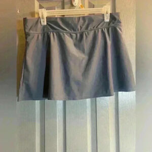 Ladies gray skort with panty lining size large